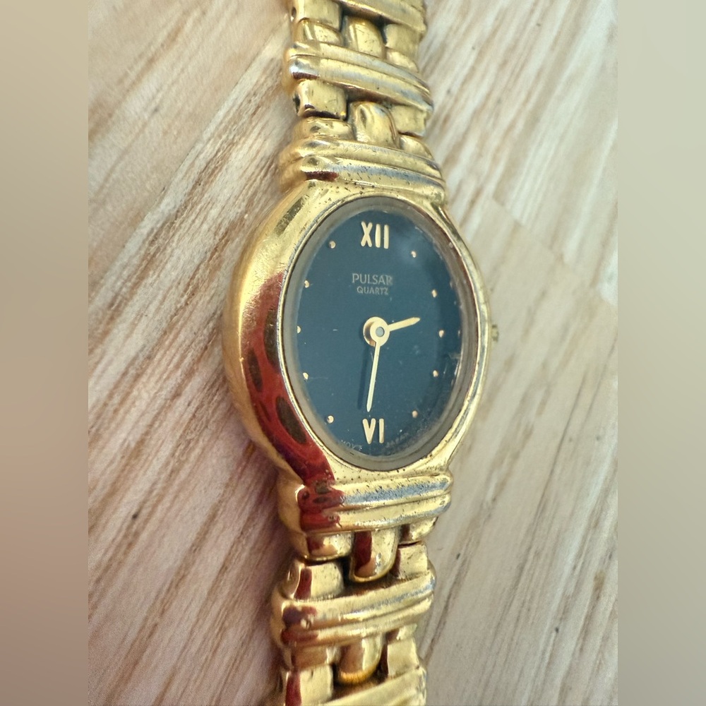 Vintage pulsar ladies oval gold tone dress watch NEW BATTERY - Picture 2 of 12